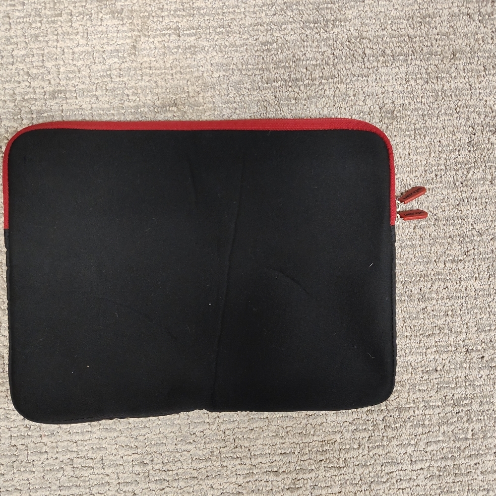 Verge Laptop Sleeve - Measures 11" Tall x 15" Wide - EUC - Picture 2 of 2
